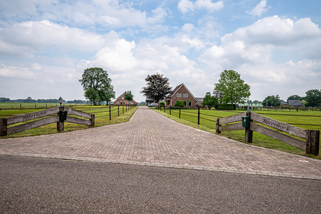 Veebedrijf aan de Toeslagweg 1-1A te Radewijk